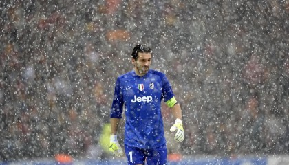 开云体育客服-字母哥带队打出十连胜，雄鹿重回东部榜首，字母哥和雄鹿签了多少年