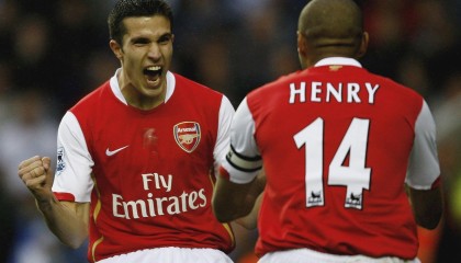 ky体育平台-德甲狂战，比分4-3，比赛中明星前锋两球，关键数据：角球12个，传球成功率85%